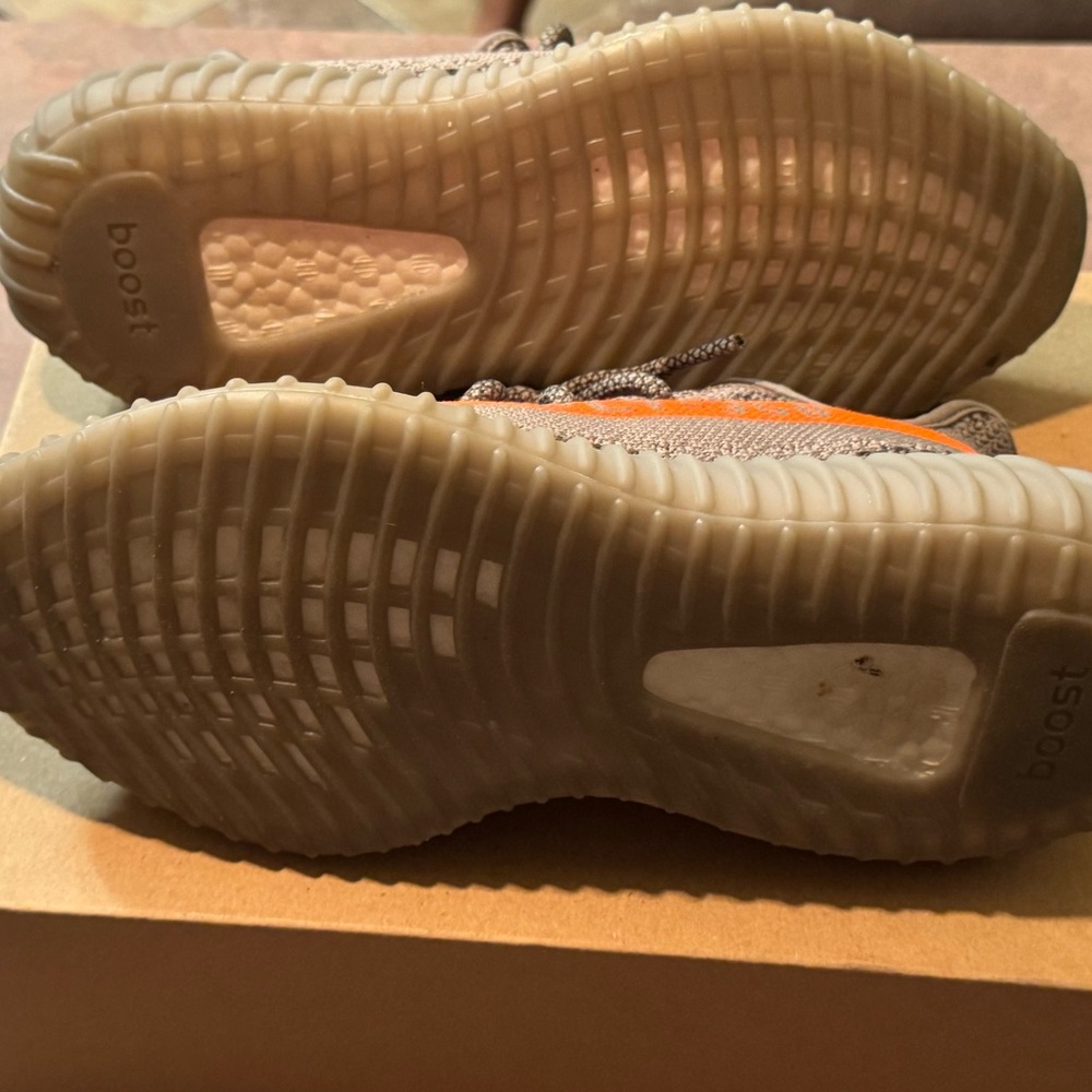 Yeezy Boost 350 V2 - Beluga, Steel Gray, Solar Red - Picture 3 of 4